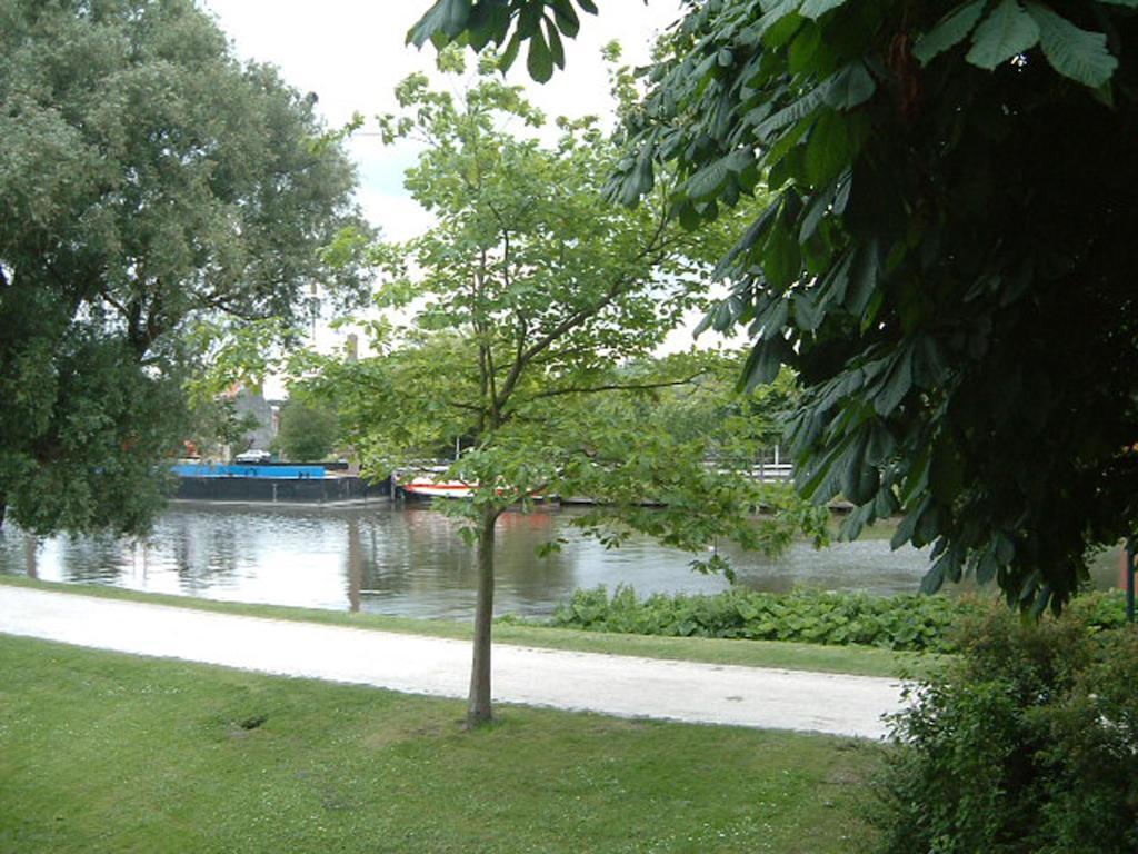 B&B Waterside Brujas Exterior foto